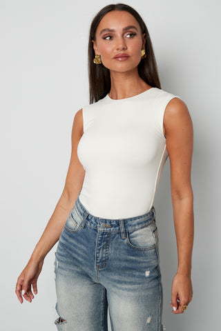 Basic sleeveless shirt body